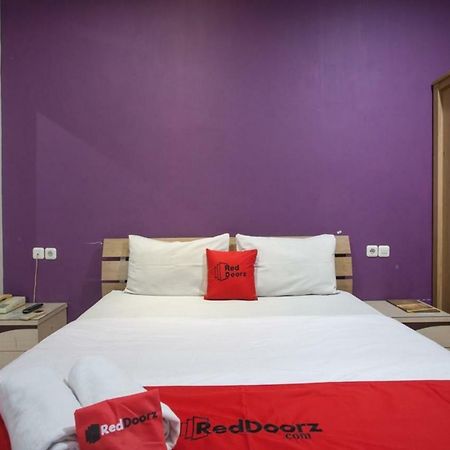 Reddoorz @ Urip Sumoharjo Ξενοδοχείο Σουραμπάγια Εξωτερικό φωτογραφία