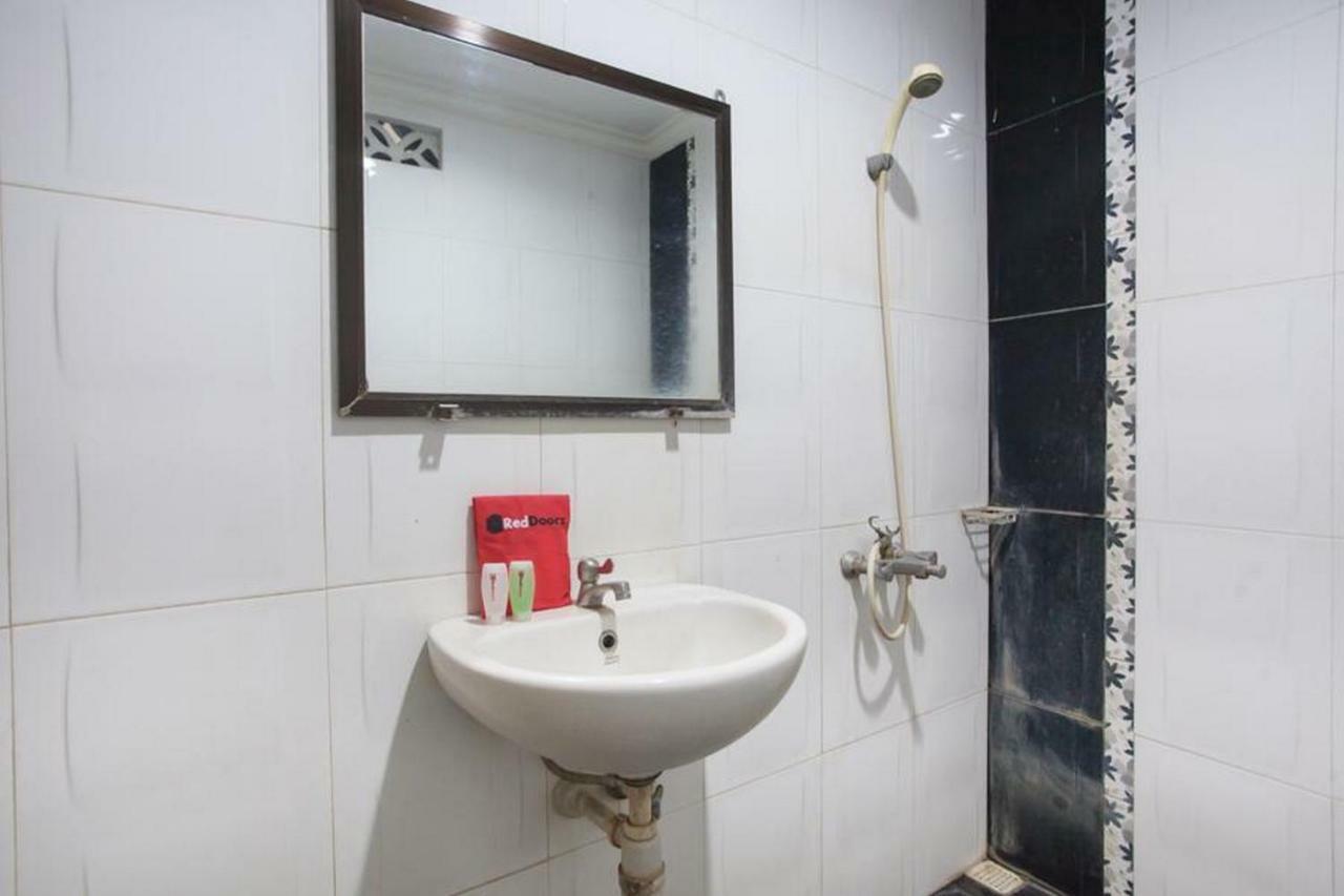Reddoorz @ Urip Sumoharjo Ξενοδοχείο Σουραμπάγια Εξωτερικό φωτογραφία