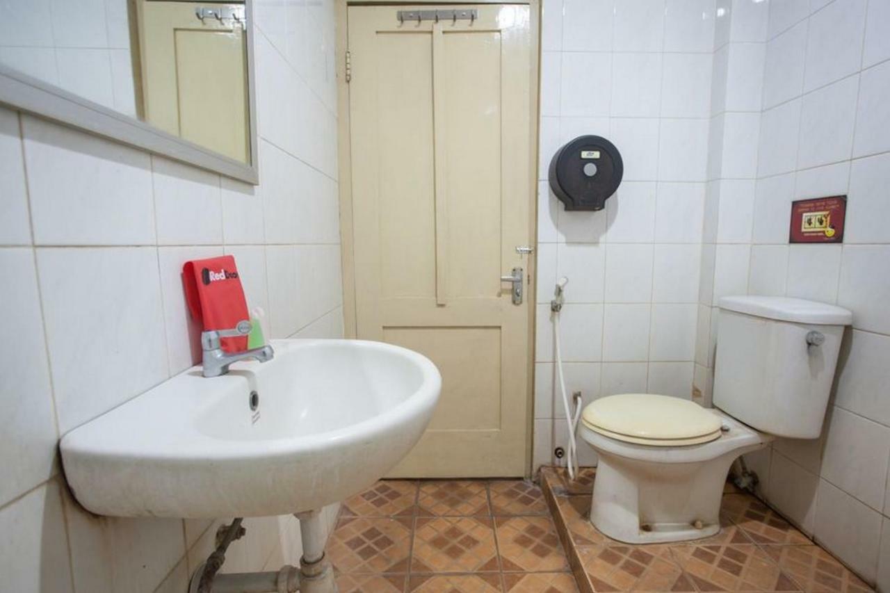 Reddoorz @ Urip Sumoharjo Ξενοδοχείο Σουραμπάγια Εξωτερικό φωτογραφία